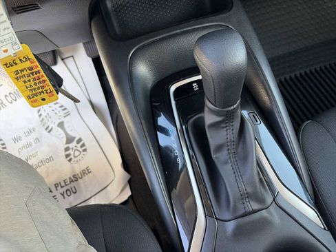 Used 2024 Toyota Corolla LE FWD image 20