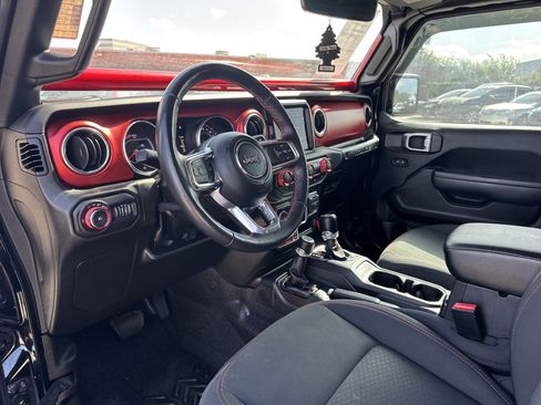 Used 2022 Jeep Wrangler Unlimited Rubicon w/ Cold Weather Group AWD/4WD image 24
