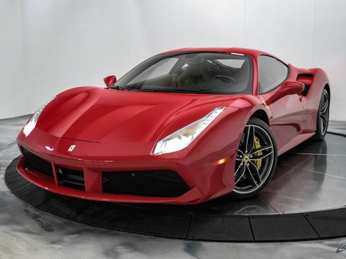 Used 2017 Ferrari 488 GTB RWD image 6