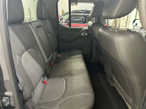 Used 2013 Nissan Frontier SL image 36