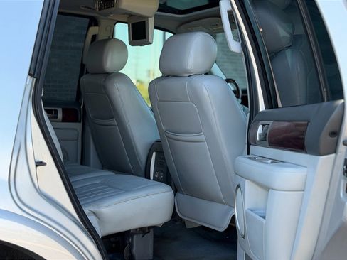 Used 2006 Lincoln Navigator Luxury AWD/4WD image 8