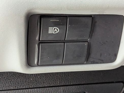 Used 2022 Toyota Highlander L image 18