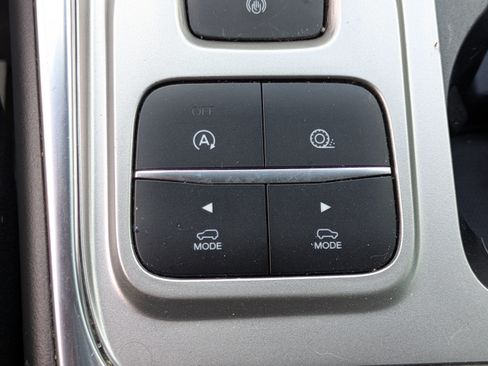 Used 2020 Ford Explorer XLT w/ Equipment Group 202A RWD image 29