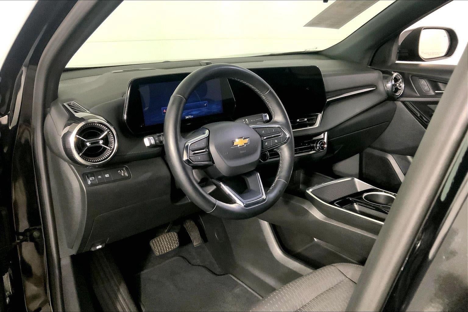 Used 2025 Chevrolet Equinox LT FWD image 14