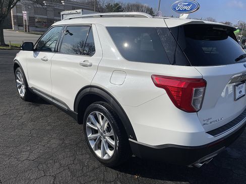 Used 2023 Ford Explorer Platinum w/ Technology Package image 11