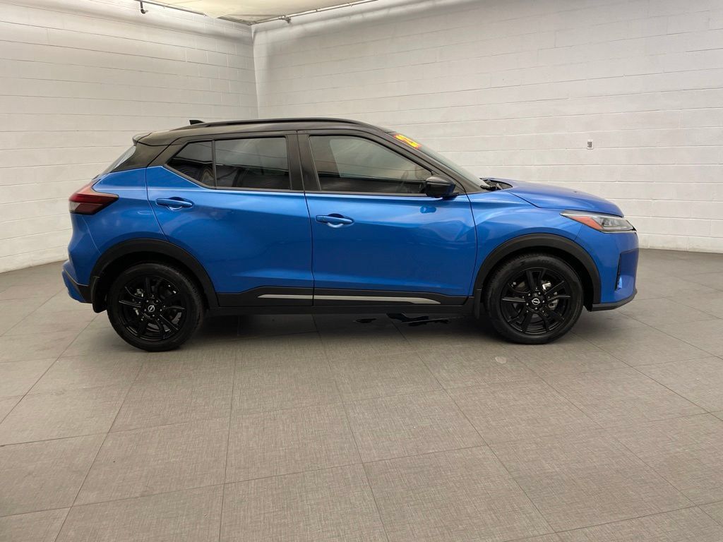 Used 2023 Nissan Kicks SR FWD image 10