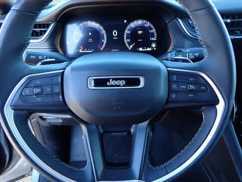 Used 2024 Jeep Grand Cherokee L Laredo image 13