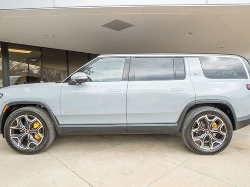 Used 2023 Rivian R1S Launch Edition image 4