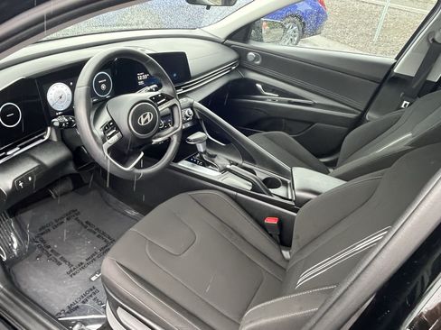 Used 2025 Hyundai Elantra SEL FWD image 9