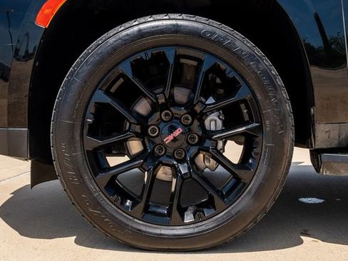 Certified 2022 GMC Yukon XL SLT w/ SLT Luxury Package RWD image 6