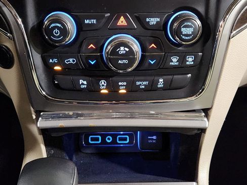 Used 2018 Jeep Grand Cherokee Limited image 38