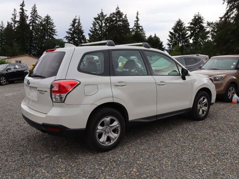 Used 2017 Subaru Forester 2.5i AWD/4WD image 4
