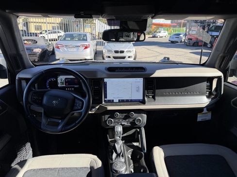 Used 2022 Ford Bronco Wildtrak image 10