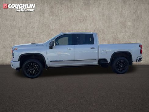 Used 2025 Chevrolet Silverado 2500 High Country w/ High Country Premium Package AWD/4WD image 6