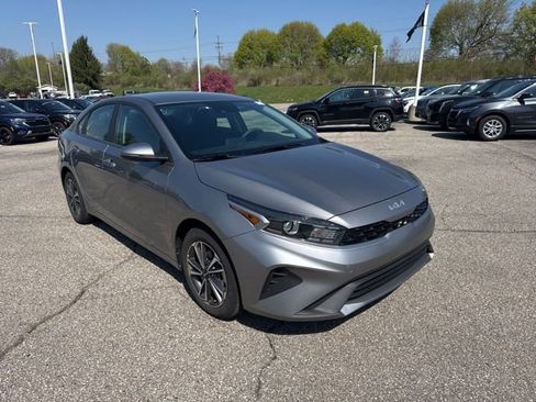 Used 2024 Kia Forte LXS w/ LXS Technology Package image 7