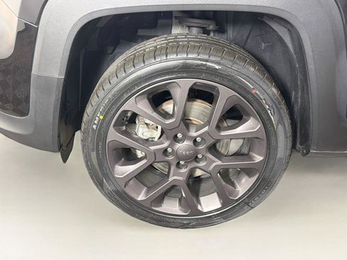 Used 2023 Jeep Renegade Latitude w/ Sun/Sound Group AWD/4WD image 32