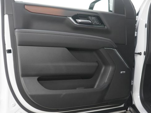 Used 2025 GMC Yukon Denali AWD/4WD image 23