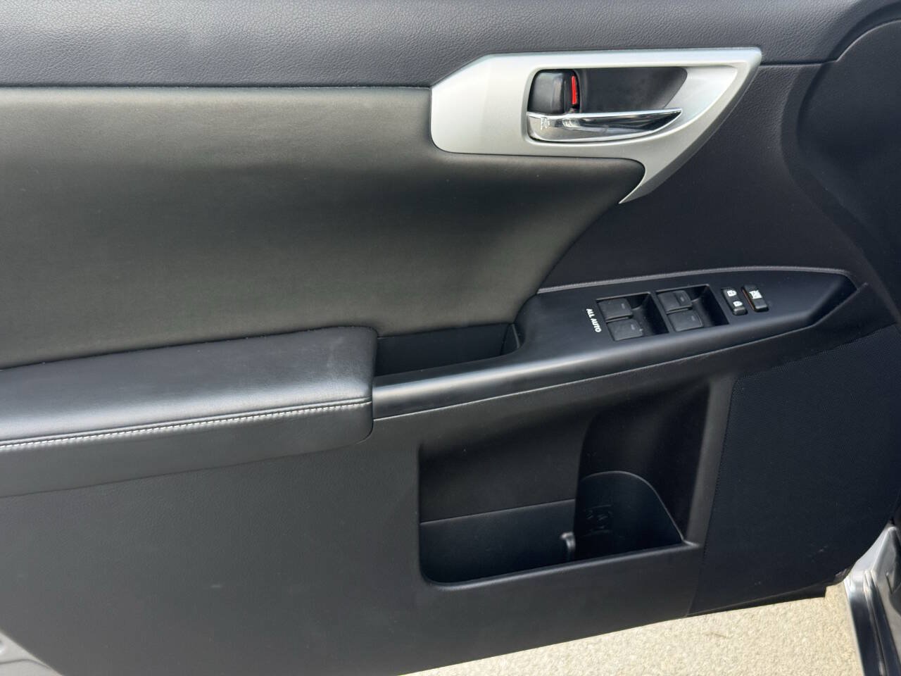 Used 2013 Lexus CT 200h FWD image 9
