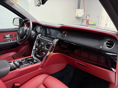 Used 2020 Rolls-Royce Cullinan image 31