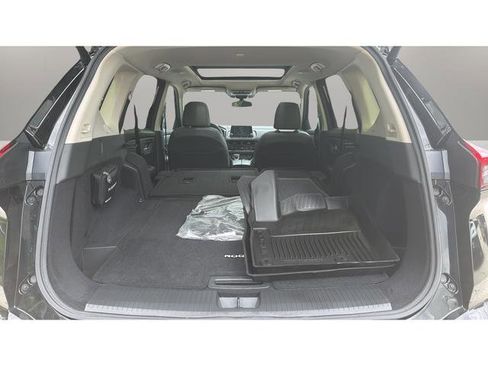 Used 2024 Nissan Rogue SV w/ SV Premium Package AWD/4WD image 13