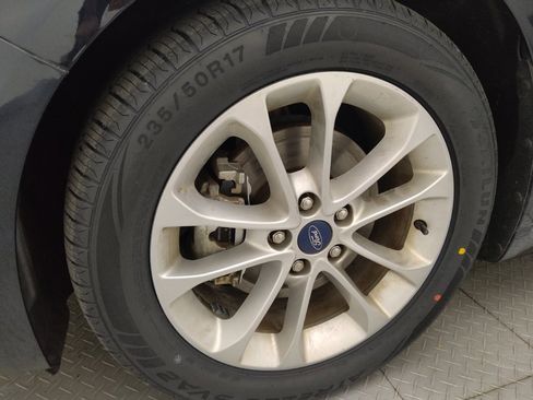 Used 2020 Ford Fusion SE FWD image 31