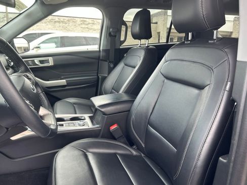 Used 2023 Ford Explorer XLT w/ Equipment Group 202A AWD/4WD image 13