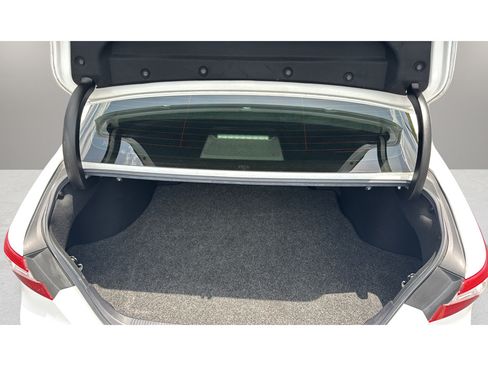 Used 2018 Toyota Camry LE FWD image 13