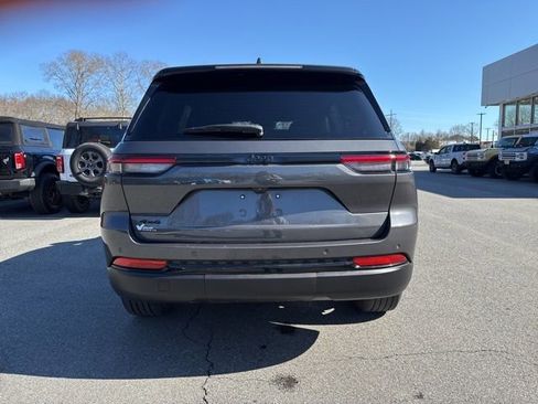 Used 2023 Jeep Grand Cherokee Altitude image 5