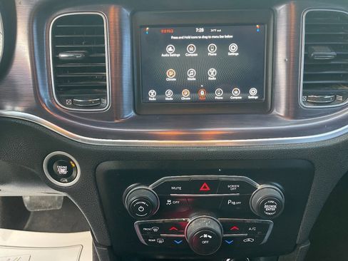 Used 2018 Dodge Charger SXT image 15