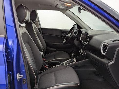 Used 2023 Hyundai Venue Limited image 21