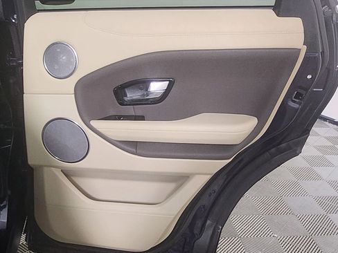 Used 2019 Land Rover Range Rover Evoque SE image 16