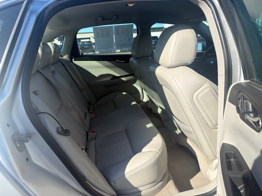 Used 2009 Chevrolet Impala LTZ FWD image 11