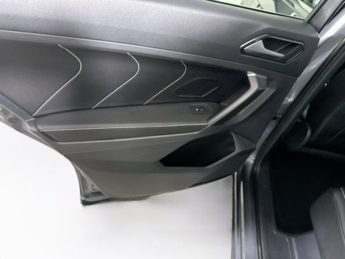 Used 2022 Volkswagen Tiguan SE image 25