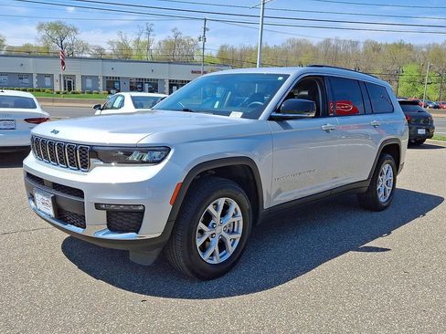 Used 2023 Jeep Grand Cherokee L Limited AWD/4WD image 4