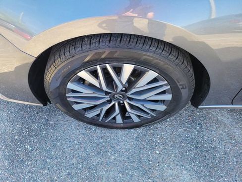 Used 2024 Nissan Altima 2.5 SV FWD image 6