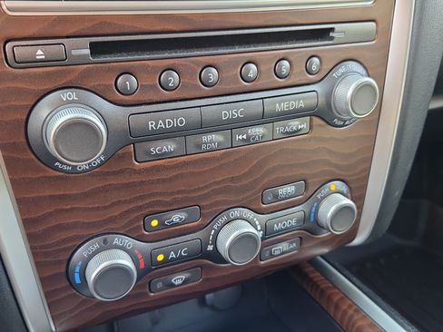 Used 2017 Nissan Pathfinder Platinum FWD image 21