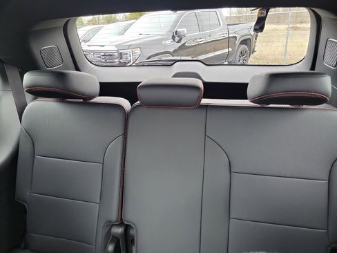 Used 2024 Chevrolet Traverse RS image 34