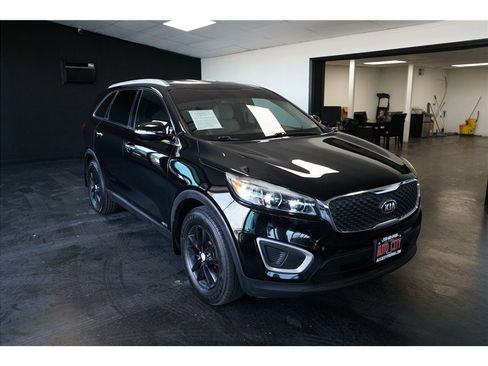 Used 2018 Kia Sorento AWD image 9