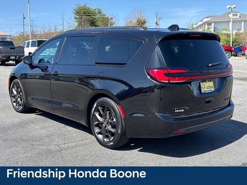 Used 2025 Chrysler Pacifica Limited FWD image 24