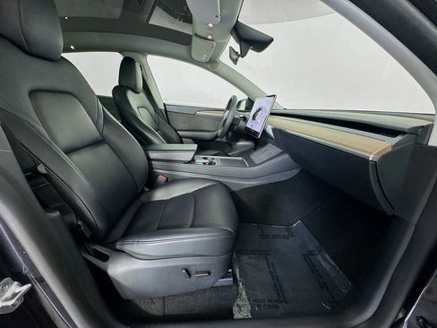 Used 2024 Tesla Model Y Long Range image 23