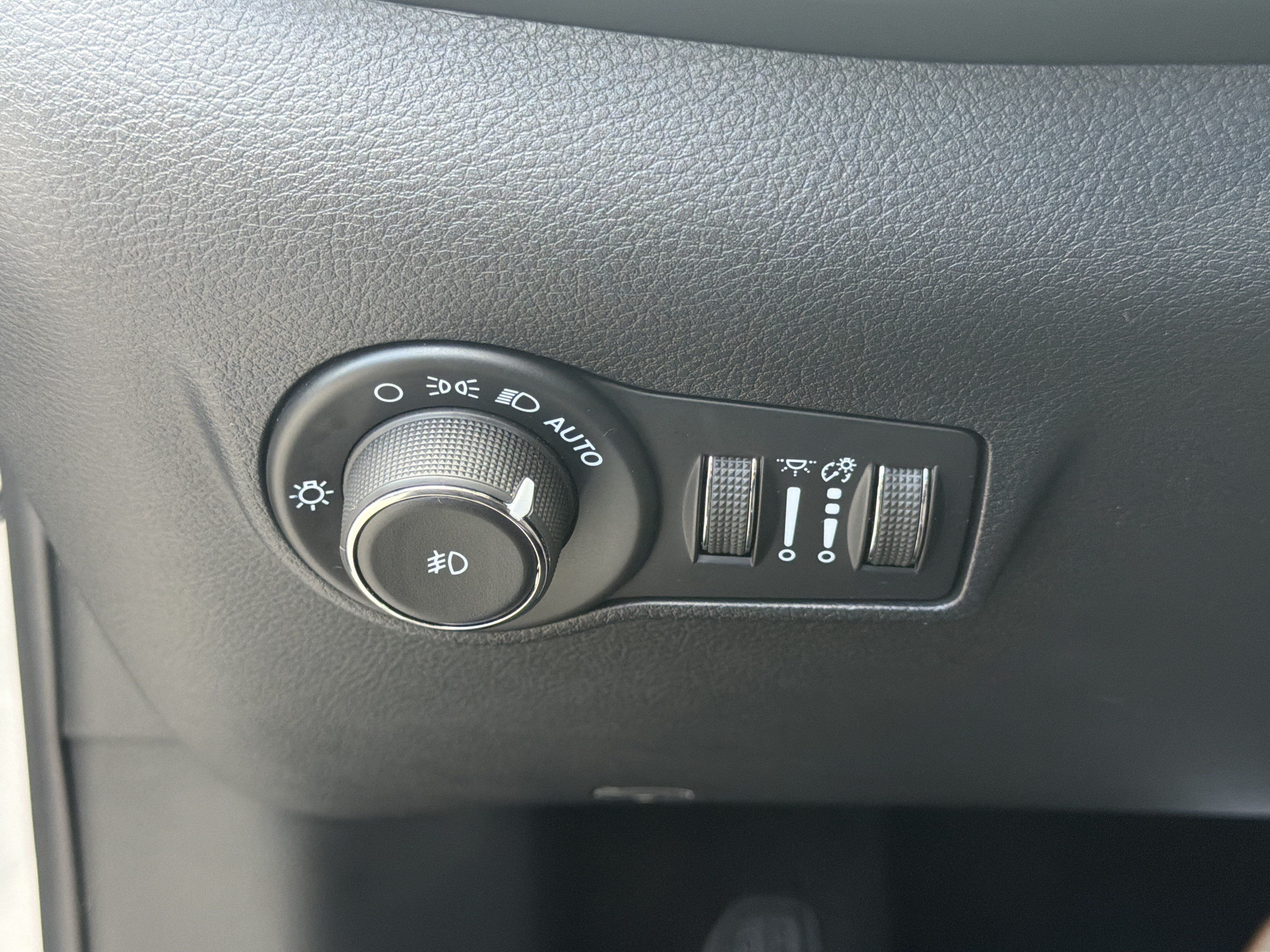 Used 2026 Jeep Compass Limited AWD/4WD image 38