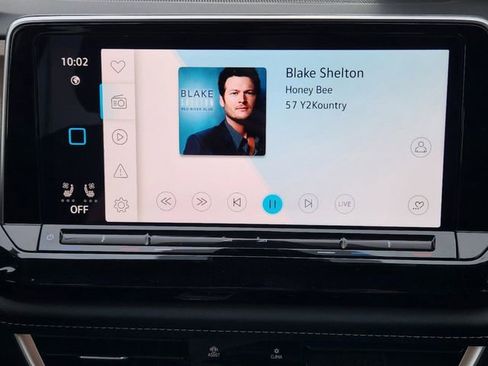 New 2025 Volkswagen Atlas SE image 12