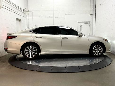Used 2021 Lexus ES 300h w/ Accessory Package 2 FWD image 10