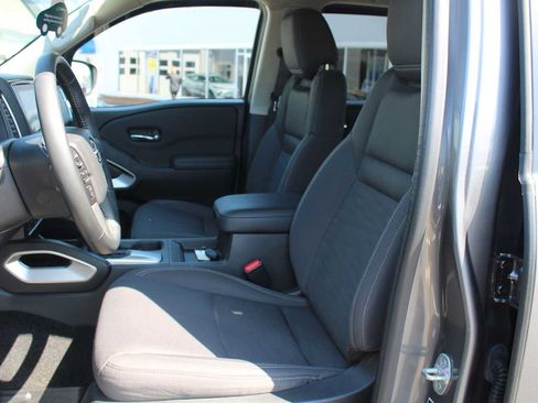 Used 2023 Nissan Frontier SV w/ SV Convenience Package AWD/4WD image 9