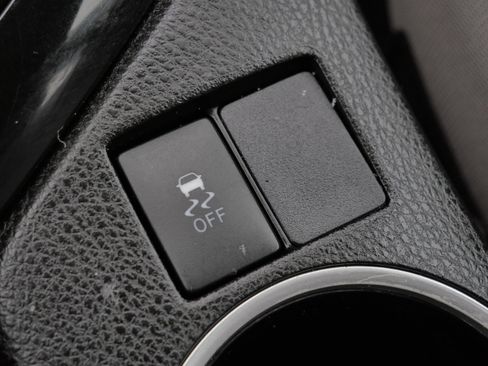 Used 2018 Toyota Corolla LE image 27