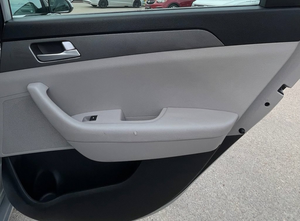 Used 2015 Hyundai Sonata SE FWD image 31