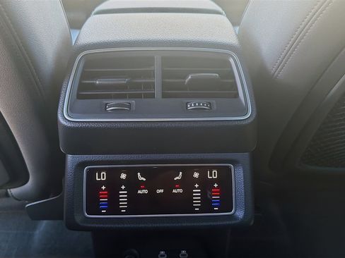 Used 2022 Audi e-tron Premium AWD/4WD image 23