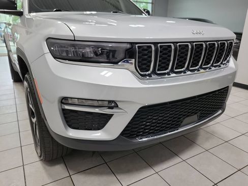 Used 2024 Jeep Grand Cherokee Limited AWD/4WD image 24
