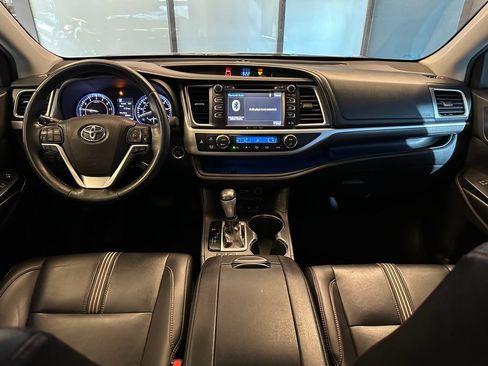 Used 2019 Toyota Highlander SE AWD/4WD image 9