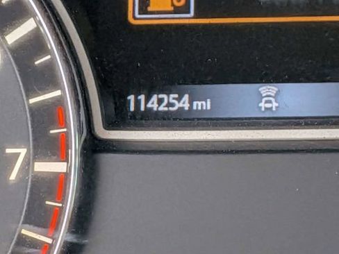 Used 2018 Nissan Pathfinder SV FWD image 30